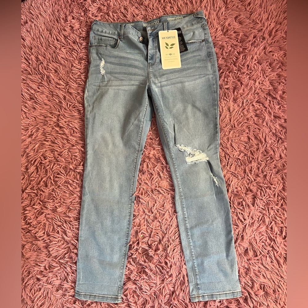 Size 14 straight legged jeans w/hole in knee